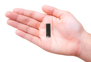 6 Dni Nagrań Mikro Dyktafon ANDROID BL - Detekcja Głosu - Zasięg Nagrania do 20m - Najmniejszy Autonomiczny Dyktafon z Adapterem USB i Magnesem Neodymowym - Bezszelestny - Współpraca ANDROID, IPHONE, WINDOWS .